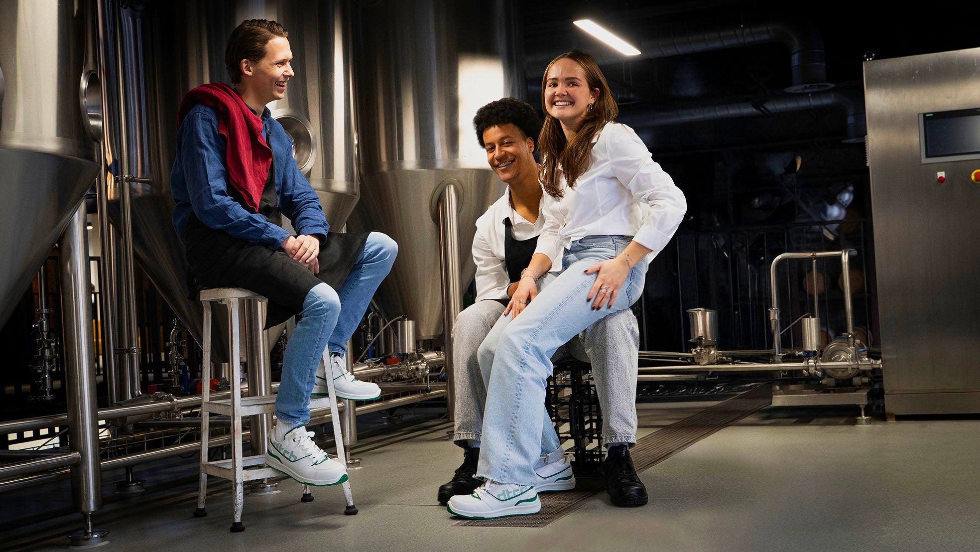 Jongeren met de nieuwe collectie DTCH comfort S3S gecertificeerde werkschoenen. 